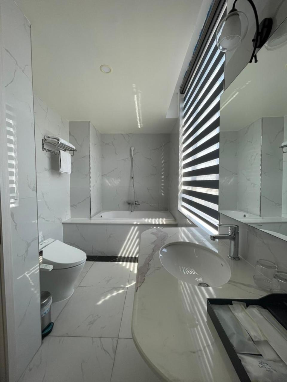Lotus Hotel & Apartment Hai Phong Luaran gambar