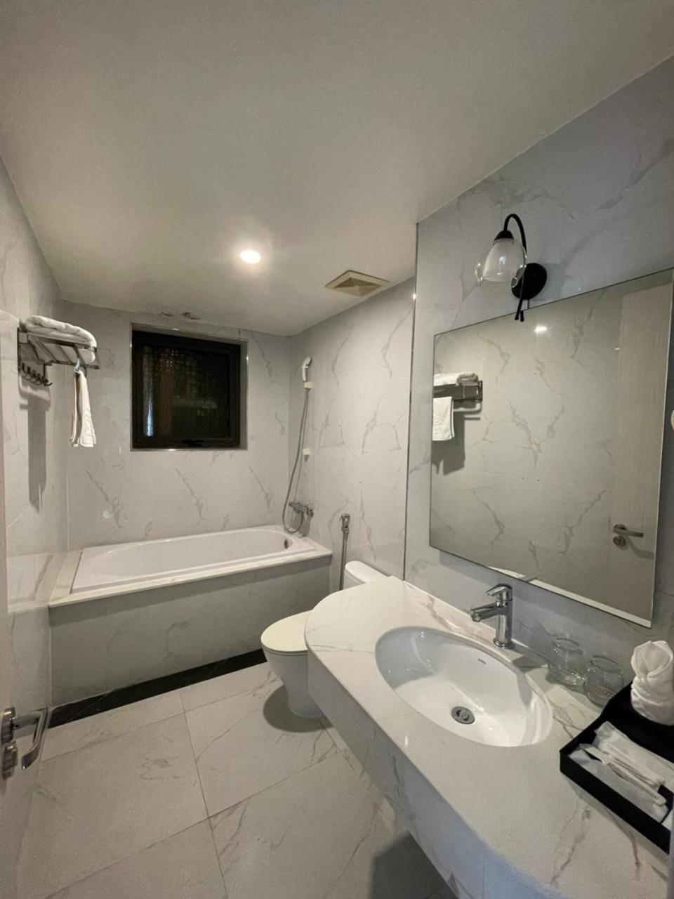 Lotus Hotel & Apartment Hai Phong Luaran gambar